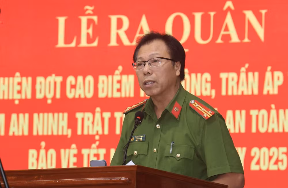 Đại tá Trần Văn Mạnh, Phó Giám đốc Công an tỉnh, Phó Trưởng Ban Chỉ đạo 138 tỉnh Quảng Ngãi phát biểu tại lễ ra quân. Đại tá Trần Văn Mạnh, Phó Giám đốc Công an tỉnh, Phó Trưởng Ban Chỉ đạo 138 tỉnh Quảng Ngãi phát biểu tại lễ ra quân.