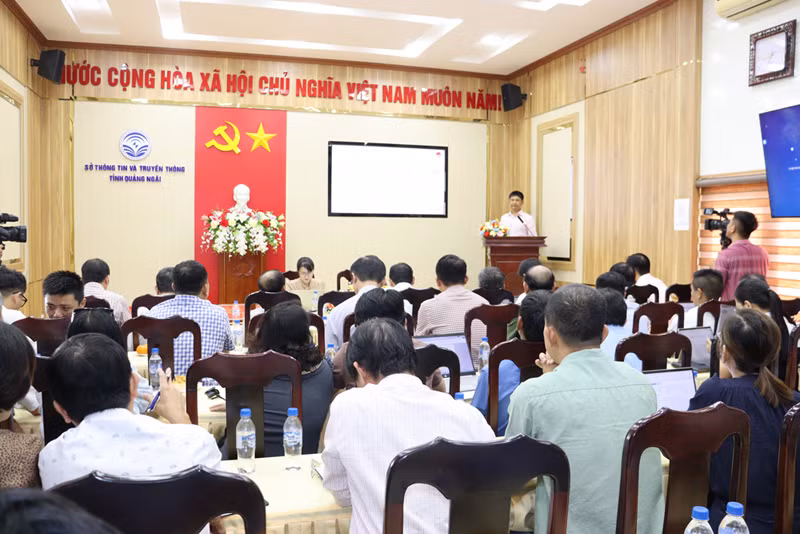 Quang cảnh buổi họp báo. Quang cảnh buổi họp báo.