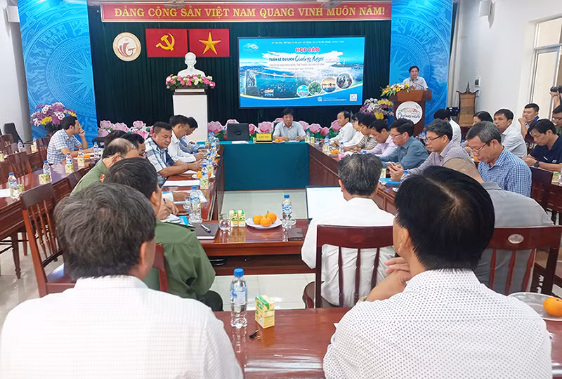 Quang cảnh buổi họp báo.