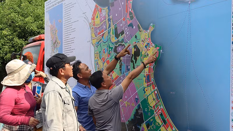 Quy hoạch phân khu tại Khu kinh tế Dung Quất sẽ dành quỹ đất thích đáng để phát triển hệ thống cây xanh cảnh quan và bảo tồn và phát huy giá trị hệ sinh thái tự nhiên nhằm bảo đảm phát triển thuận tự nhiên, xanh và bền vững. Quy hoạch phân khu tại Khu kinh tế Dung Quất sẽ dành quỹ đất thích đáng để phát triển hệ thống cây xanh cảnh quan và bảo tồn và phát huy giá trị hệ sinh thái tự nhiên nhằm bảo đảm phát triển thuận tự nhiên, xanh và bền vững.