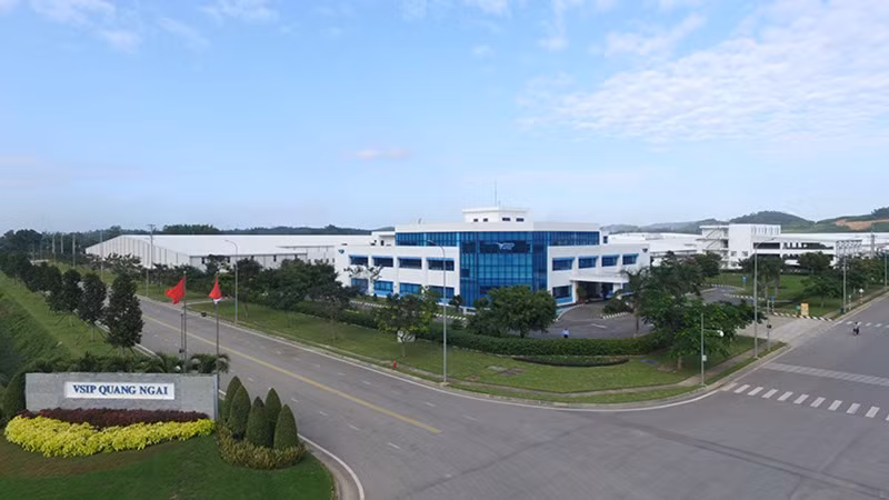 VSIP Quảng Ngãi phát triển hạ tầng theo chuẩn mực khu công nghiệp chuyên nghiệp, xanh và thân thiện với môi trường. VSIP Quảng Ngãi phát triển hạ tầng theo chuẩn mực khu công nghiệp chuyên nghiệp, xanh và thân thiện với môi trường.