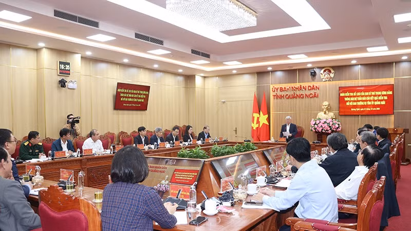 Quang cảnh buổi làm việc. Quang cảnh buổi làm việc.