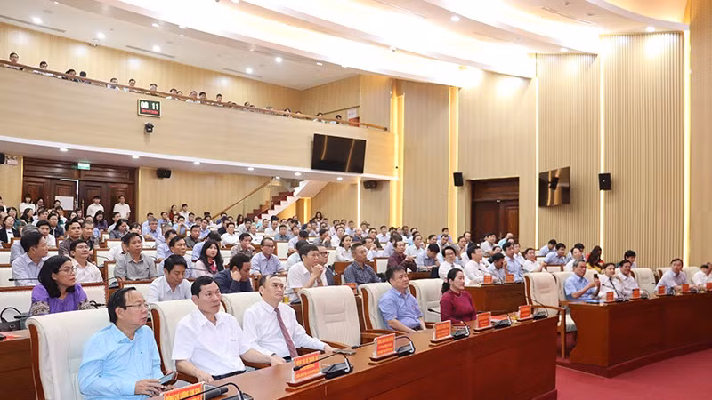 Các học viên tham gia lớp bồi dưỡng, cập nhật kiến thức.