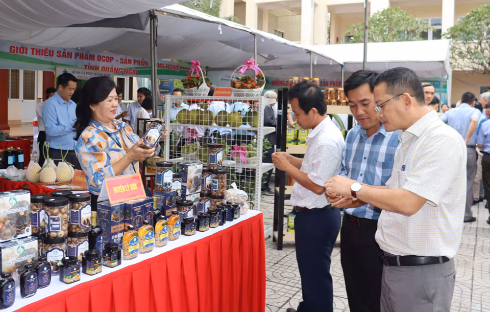Nhiều sản phẩm chế biến từ tỏi Lý Sơn đạt OCOP 3 sao,4 sao đăng ký tham gia quảng bá, giới thiệu ở một số hệ thống phân phối tại thị trường Mỹ. Nhiều sản phẩm chế biến từ tỏi Lý Sơn đạt OCOP 3 sao,4 sao đăng ký tham gia quảng bá, giới thiệu ở một số hệ thống phân phối tại thị trường Mỹ.