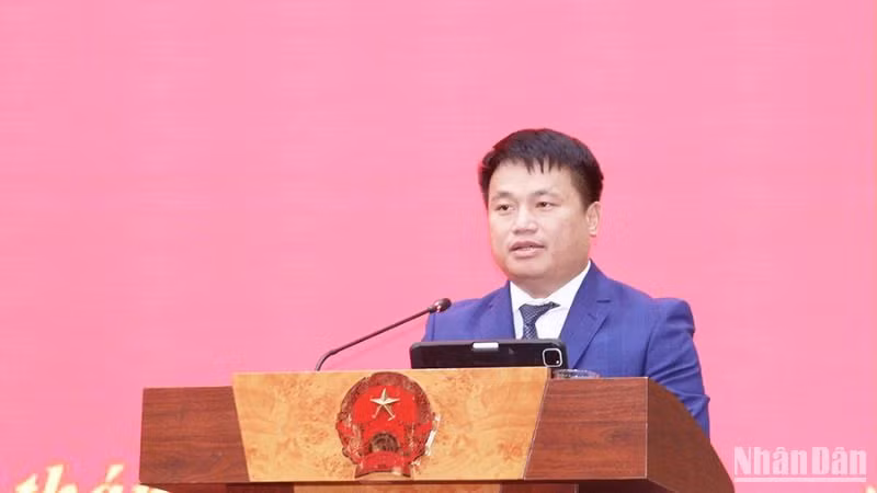 Phó Bí thư Thường trực Tỉnh ủy, Trưởng Đoàn đại biểu Quốc hội tỉnh Quảng Ngãi Đặng Ngọc Huy phát biểu tại lễ bế giảng.
