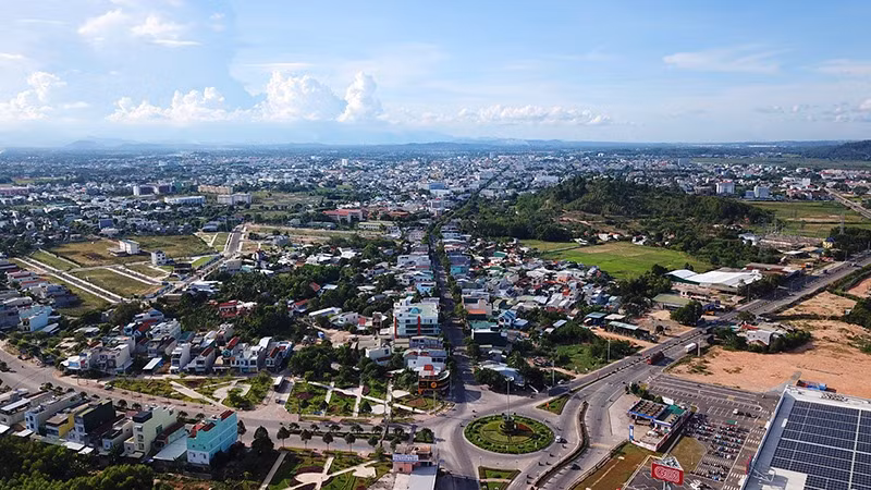 Quy hoạch tỉnh Quảng Ngãi thời kỳ 2021-2030, tầm nhìn đến năm 2050 xác định 6 vùng không gian kinh tế động lực và 4 hành lang kinh tế chiến lược.