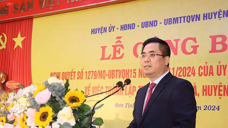 Chủ tịch Ủy ban nhân dân tỉnh Quảng Ngãi Nguyễn Hoàng Giang phát biểu tại lễ công bố. Chủ tịch Ủy ban nhân dân tỉnh Quảng Ngãi Nguyễn Hoàng Giang phát biểu tại lễ công bố.