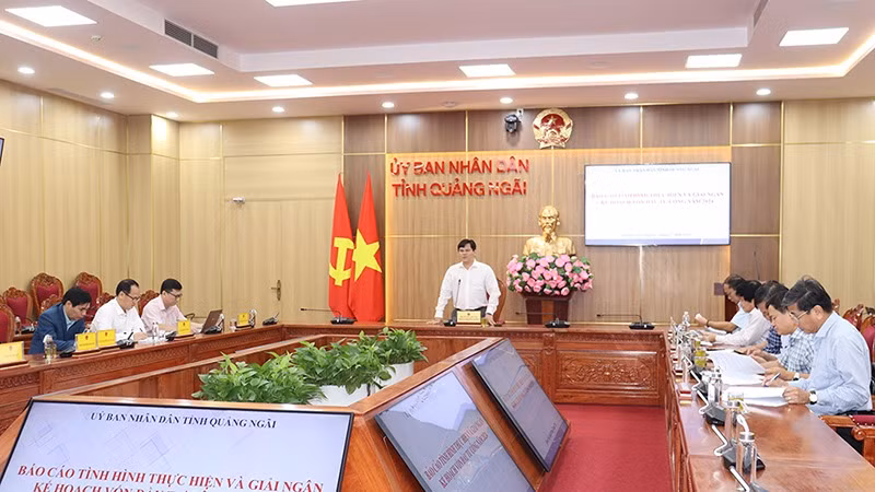 Phó Chủ tịch Ủy ban nhân dân tỉnh Quảng Ngãi Trần Phước Hiền phát biểu chỉ đạo tại cuộc họp. Phó Chủ tịch Ủy ban nhân dân tỉnh Quảng Ngãi Trần Phước Hiền phát biểu chỉ đạo tại cuộc họp.