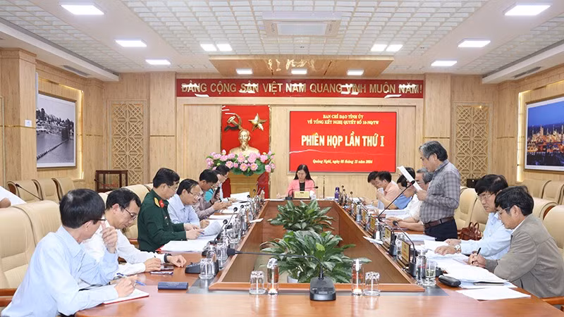 Quang cảnh phiên họp thứ nhất Ban Chỉ đạo tổng kết Nghị quyết số 18-NQ/TW tỉnh Quảng Ngãi. Quang cảnh phiên họp thứ nhất Ban Chỉ đạo tổng kết Nghị quyết số 18-NQ/TW tỉnh Quảng Ngãi.
