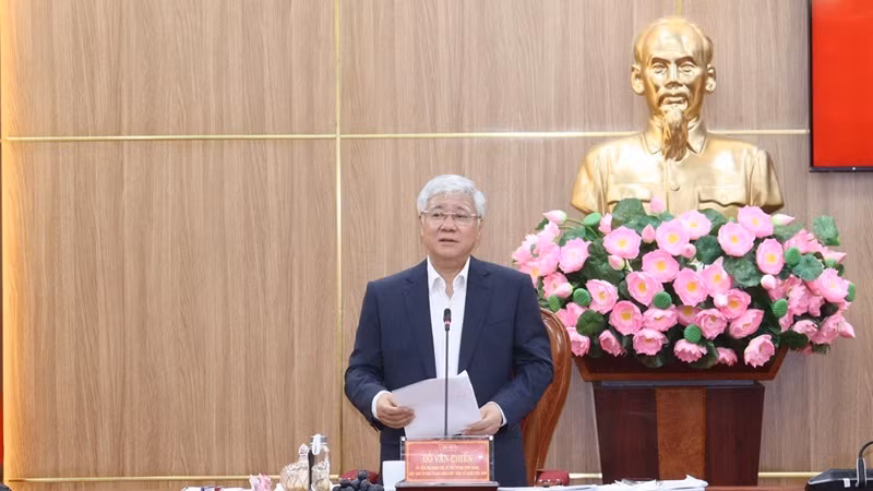 Đồng chí Đỗ Văn Chiến, Ủy viên Bộ Chính trị, Bí thư Trung ương Đảng, Chủ tịch Ủy ban Trung ương Mặt trận Tổ quốc Việt Nam phát biểu kết luận tại buổi làm việc với Ban Thường vụ Tỉnh ủy Quảng Ngãi.