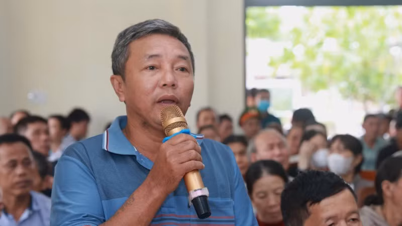 Cử tri Quảng Ngãi kiến nghị cần có chính sách cụ thể đối với tài sản công sau khi sáp nhập để tránh lãng phí. Cử tri Quảng Ngãi kiến nghị cần có chính sách cụ thể đối với tài sản công sau khi sáp nhập để tránh lãng phí.