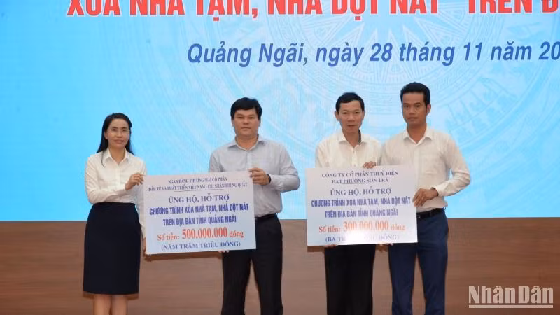 Đến ngày 28/11, đã có 28 cơ quan, địa phương, doanh nghiệp và cán bộ, nhân dân đăng ký ủng hộ 242,38 tỷ đồng vào chương trình xóa nhà tạm, nhà dột nát tỉnh Quảng Ngãi. 