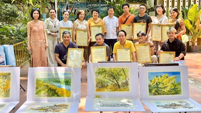 Các tác phẩm ký họa trong khuôn khổ Lễ hội "Tam Kỳ - Mùa hoa sưa năm 2025" (Quảng Nam).