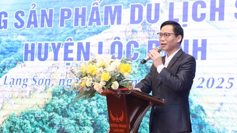 Ông Hoàng Xuân Thuận, Giám đốc Trung tâm Xúc tiến Đầu tư, Thương mại và Du lịch tỉnh Lạng Sơn chia sẻ về tiềm năng, thế mạnh phát triển du lịch của huyện Lộc Bình. Ông Hoàng Xuân Thuận, Giám đốc Trung tâm Xúc tiến Đầu tư, Thương mại và Du lịch tỉnh Lạng Sơn chia sẻ về tiềm năng, thế mạnh phát triển du lịch của huyện Lộc Bình.