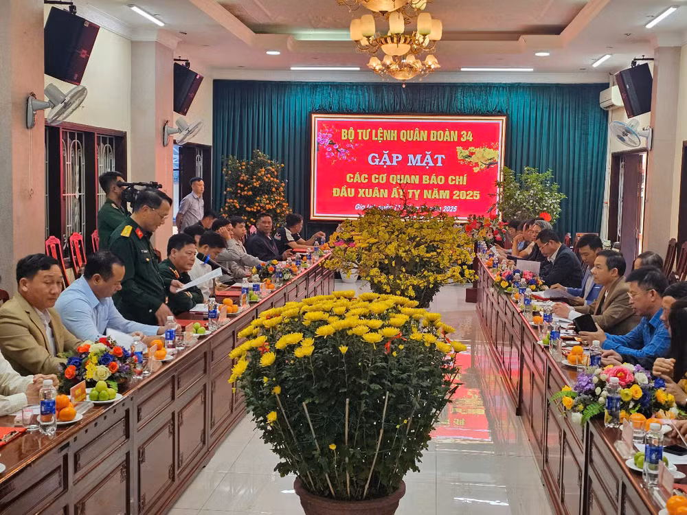 Quang cảnh buổi gặp mặt Quang cảnh buổi gặp mặt