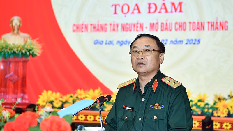 Trung tướng Thái Đại Ngọc, Ủy viên Trung ương Đảng Phó Tổng Tham mưu trưởng Quân đội nhân dân Việt Nam phát biểu chỉ đạo tọa đàm. Trung tướng Thái Đại Ngọc, Ủy viên Trung ương Đảng Phó Tổng Tham mưu trưởng Quân đội nhân dân Việt Nam phát biểu chỉ đạo tọa đàm.