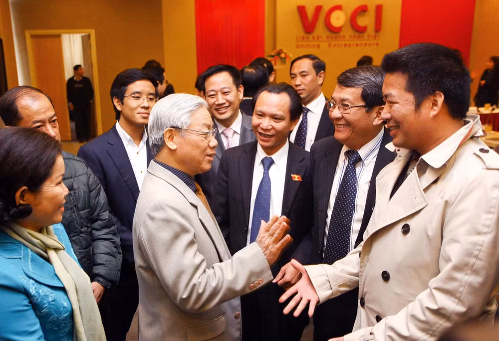 Tổng Bí thư Nguyễn Phú Trọng gặp gỡ đại diện cộng đồng doanh nghiệp, doanh nhân tại cuộc làm việc với Phòng Thương mại và Công nghiệp Việt Nam (VCCI), ngày 17/12/2011. Ảnh: Nguyễn Khánh
