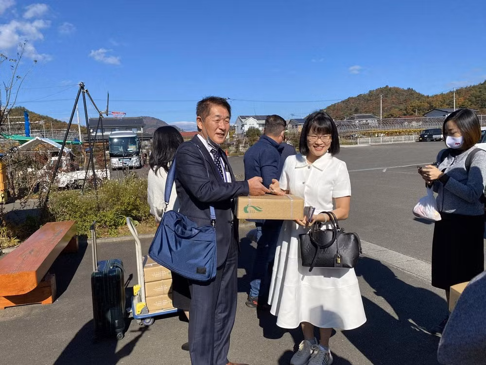 Trái cây đặc sản Fukushima làm quà tặng cho khách Việt Nam.
