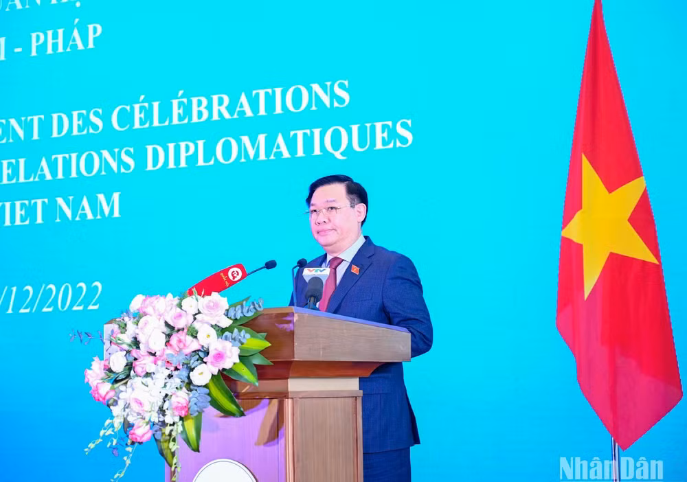 Chủ tịch Quốc hội Vương Đình Huệ phát biểu tại buổi lễ. Chủ tịch Quốc hội Vương Đình Huệ phát biểu tại buổi lễ.