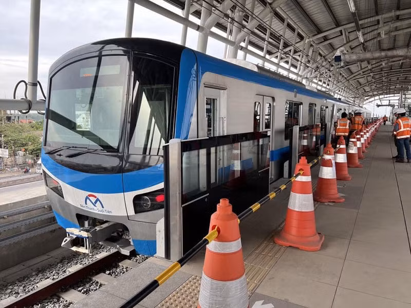 Đoàn tàu chạy thử nghiệm gồm 3 toa. Đoàn tàu chạy thử nghiệm gồm 3 toa.