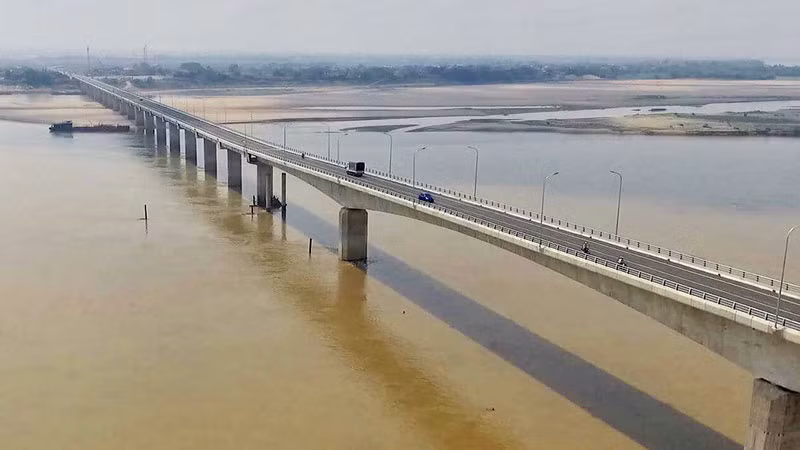 Cầu Văn Lang.