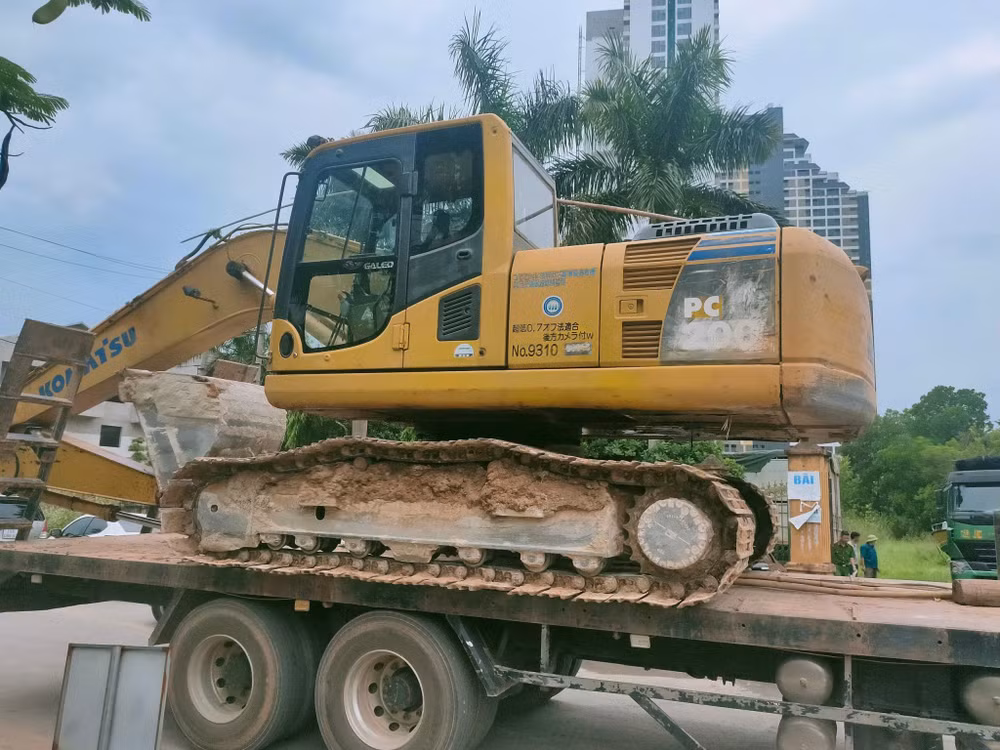 Cơ quan chức năng tạm giữ phương tiện khai thác khoáng sản trái phép tại xã Đào Xá.