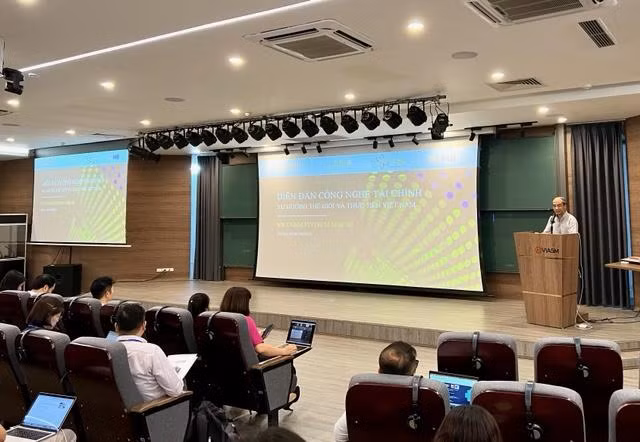 Các chuyên gia, nhà khoa học, doanh nghiệp tham dự diễn đàn.