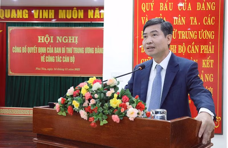 Đồng chí Tạ Anh Tuấn phát biểu nhận nhiệm vụ Phó Bí thư Tỉnh ủy Phú Yên. Đồng chí Tạ Anh Tuấn phát biểu nhận nhiệm vụ Phó Bí thư Tỉnh ủy Phú Yên.