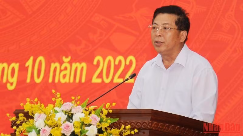Đồng chí Trần Hồng Minh, Ủy viên Trung ương Đảng, Bí thư Tỉnh ủy Cao Bằng phát biểu ý kiến tại hội nghị.
