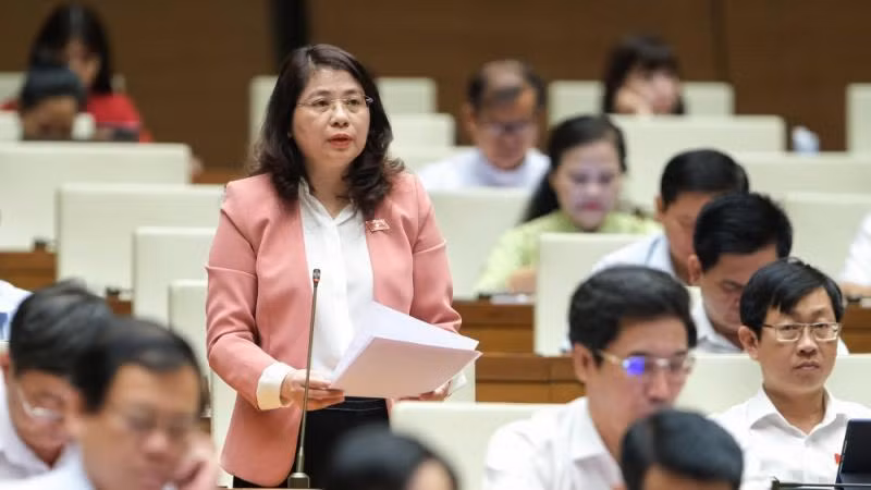 Đại biểu Trần Hồng Nguyên - Đoàn Bình Thuận đề nghị bổ sung quy định liên quan đến lựa chọn nhà thầu cung cấp hàng hóa, dịch vụ phục vụ hoạt động dầu khí. Đại biểu Trần Hồng Nguyên - Đoàn Bình Thuận đề nghị bổ sung quy định liên quan đến lựa chọn nhà thầu cung cấp hàng hóa, dịch vụ phục vụ hoạt động dầu khí.