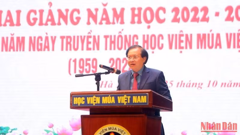 Thứ trưởng Văn hóa, Thể thao và Du lịch Tạ Quang Đông phát biểu chỉ đạo. Thứ trưởng Văn hóa, Thể thao và Du lịch Tạ Quang Đông phát biểu chỉ đạo.