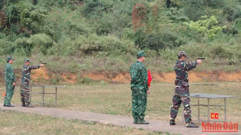 Các đồng chí học viên thực hành bắn súng ngắn K54. Các đồng chí học viên thực hành bắn súng ngắn K54.