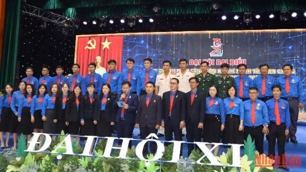 Ban Chấp hành Tỉnh đoàn An Giang khóa XI ra mắt Đại hội.