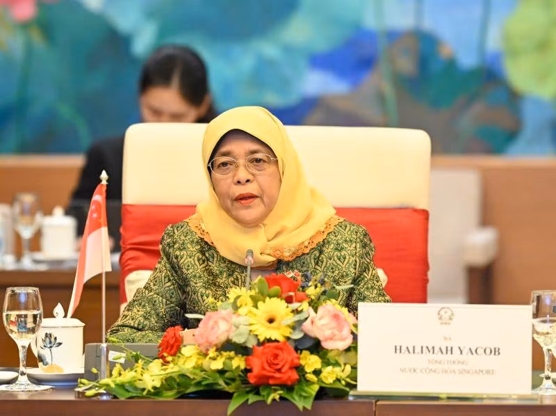Tổng thống Cộng hòa Singapore Halimah Yacob phát biểu tại buổi tiếp. Tổng thống Cộng hòa Singapore Halimah Yacob phát biểu tại buổi tiếp.