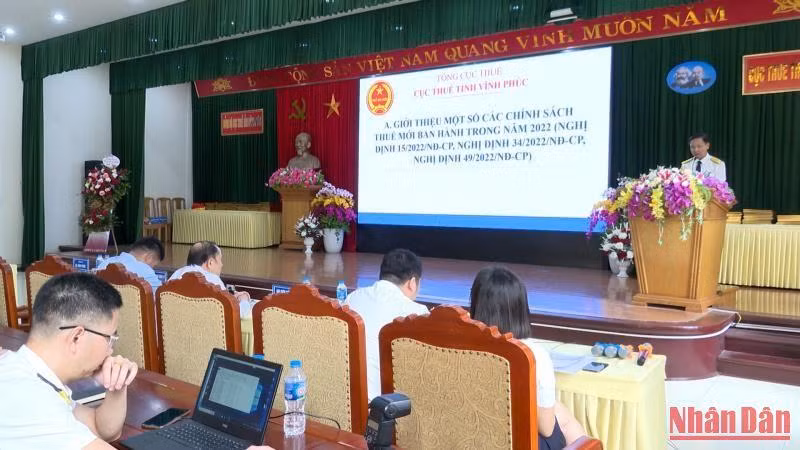 Cục trưởng Cục Thuế tỉnh đối thoại về chính sách thuế.