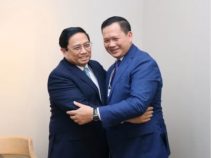 Nhân chuyến tham dự Hội nghị thường niên lần thứ 54 của Diễn đàn Kinh tế Thế giới (WEF) tại Davos, Thụy Sĩ, chiều 17/1/2024 (giờ địa phương), Thủ tướng Phạm Minh Chính gặp Thủ tướng Vương quốc Campuchia Hun Manet. (Ảnh: Dương Giang/TTXVN) Nhân chuyến tham dự Hội nghị thường niên lần thứ 54 của Diễn đàn Kinh tế Thế giới (WEF) tại Davos, Thụy Sĩ, chiều 17/1/2024 (giờ địa phương), Thủ tướng Phạm Minh Chính gặp Thủ tướng Vương quốc Campuchia Hun Manet. (Ảnh: Dương Giang/TTXVN)