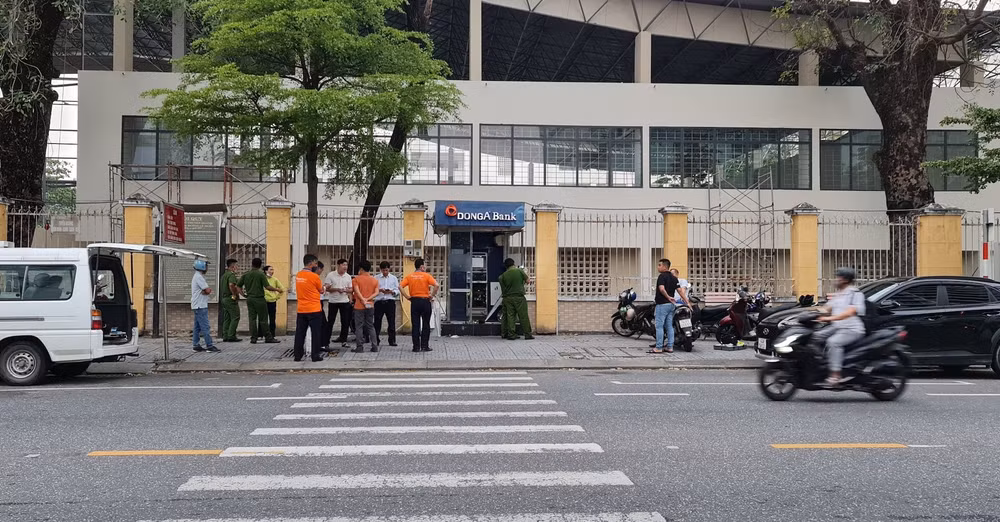 Cơ quan chức năng điều tra tại hiện trường vụ việc xảy ra vào chiều ngày 23/3.
