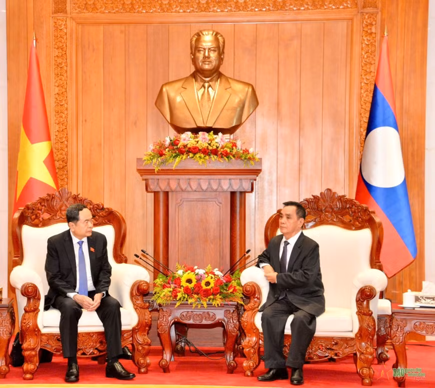 Chủ tịch Quốc hội Trần Thanh Mẫn gặp nguyên Thủ tướng Chính phủ, nguyên Chủ tịch Quốc hội Lào Thongsing Thammavong. (Ảnh: QĐND)