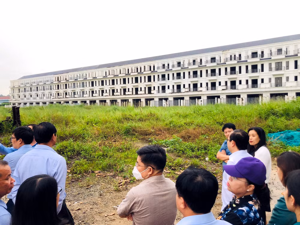 Đoàn đại biểu Quốc hội tỉnh Đồng Nai giám sát quản lý đất đai, xây dựng tại dự án khu dân cư Bình Đa, thành phố Biên Hòa. Đến nay, Cơ quan điều tra đã khởi tố điều tra sai phạm tại dự án này.