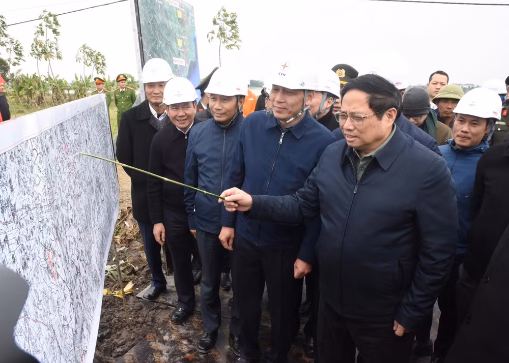 Thủ tướng Phạm Minh Chính chỉ đạo việc thi công tại vị trí 201. Thủ tướng Phạm Minh Chính chỉ đạo việc thi công tại vị trí 201.