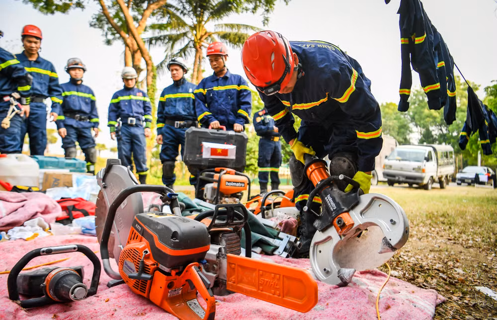 Thiết bị được mệnh danh là "chiến thần" cứu hộ của đoàn cứu nạn Bộ Công an Việt Nam. Thiết bị được mệnh danh là "chiến thần" cứu hộ của đoàn cứu nạn Bộ Công an Việt Nam.