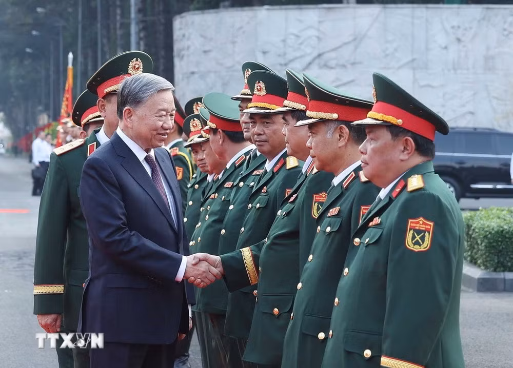 Tổng Bí thư Tô Lâm, Bí thư Quân ủy Trung ương đến thăm và làm việc tại Quân khu 7. Ảnh: Thống Nhất/TTXVN Tổng Bí thư Tô Lâm, Bí thư Quân ủy Trung ương đến thăm và làm việc tại Quân khu 7. Ảnh: Thống Nhất/TTXVN
