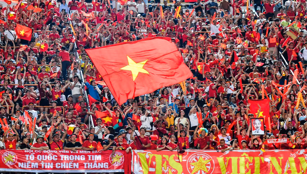 Các CĐV Việt Nam cổ vũ nhiệt tình cho các tuyển thủ. Các CĐV Việt Nam cổ vũ nhiệt tình cho các tuyển thủ.