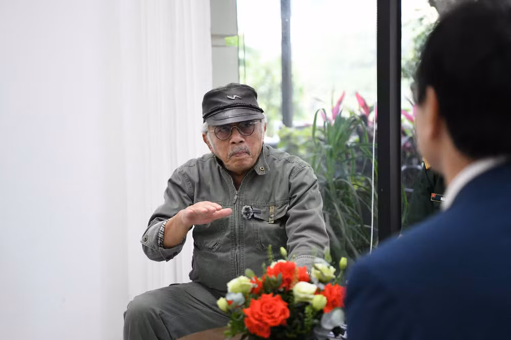 Nhà văn Chu Lai kể lại kỷ niệm ngày đầu tiến vào Sài Gòn. (Ảnh: THẾ DƯƠNG)