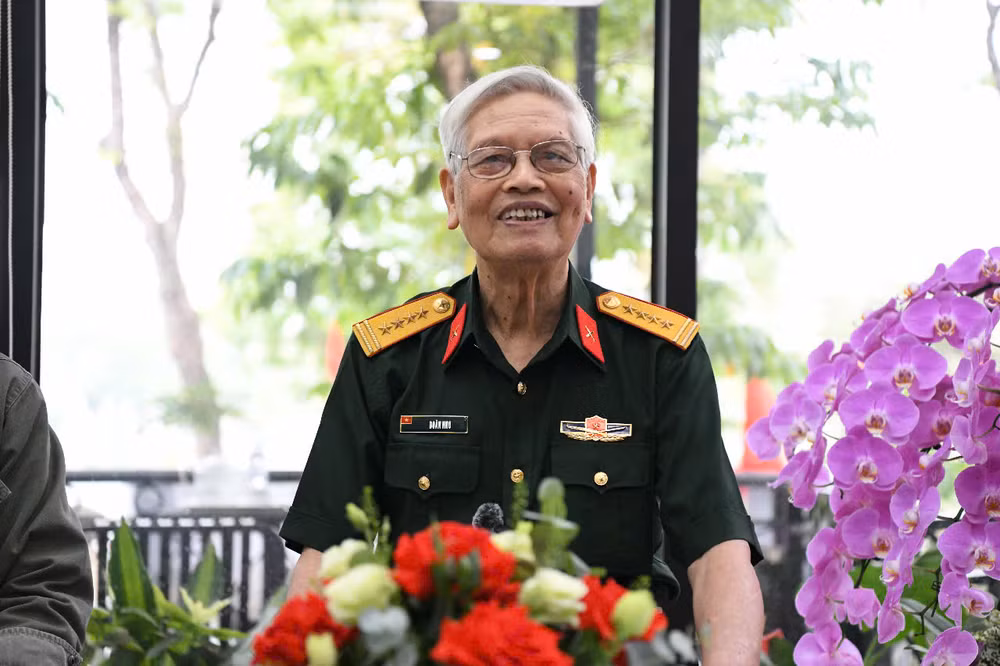 Nhạc sĩ Doãn Nho chia sẻ tại buổi tọa đàm. (Ảnh: THẾ DƯƠNG)