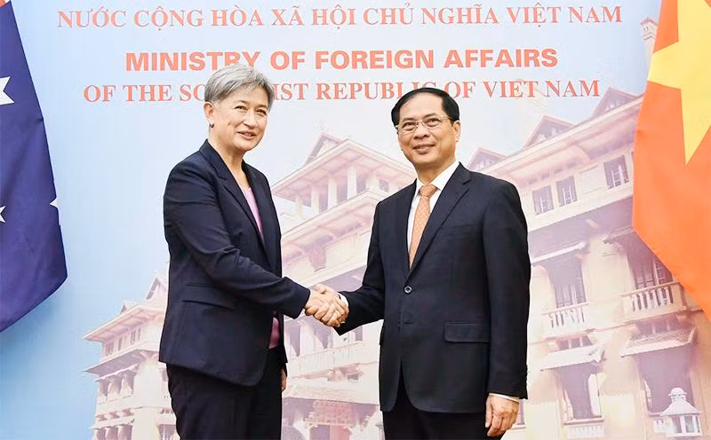 Bộ trưởng Ngoại giao Bùi Thanh Sơn tiếp Bộ trưởng Ngoại giao Australia Penny Wong. (Ảnh Bộ Ngoại giao)