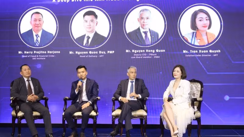 Các đại biểu chia sẻ và thảo luận các giải pháp ngăn chặn lừa đảo trong thanh toán trực tuyến.