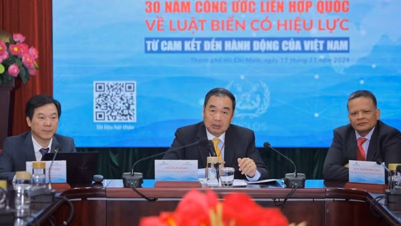 Các đại biểu tại Hội thảo khoa học “30 năm Công ước Liên hợp quốc về Luật Biển có hiệu lực: Từ cam kết đến hành động của Việt Nam”.