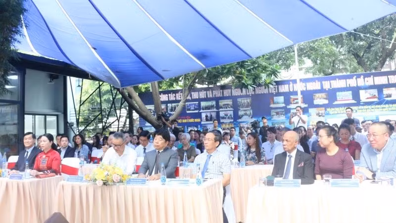 Các đại biểu dự hội nghị.