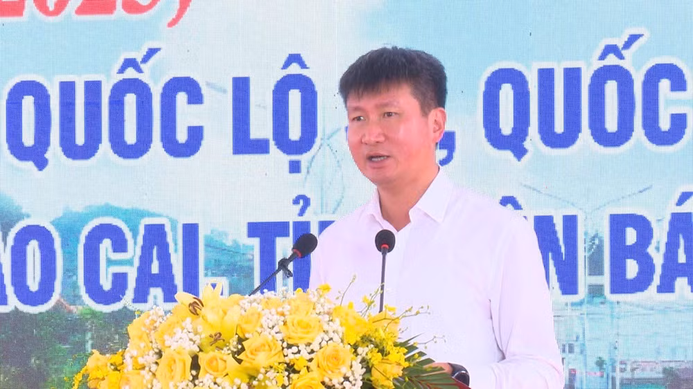 Bí thư Tỉnh ủy Trần Huy Tuấn phát biểu tại buổi lễ. (Ảnh: THANH SƠN) Bí thư Tỉnh ủy Trần Huy Tuấn phát biểu tại buổi lễ. (Ảnh: THANH SƠN)